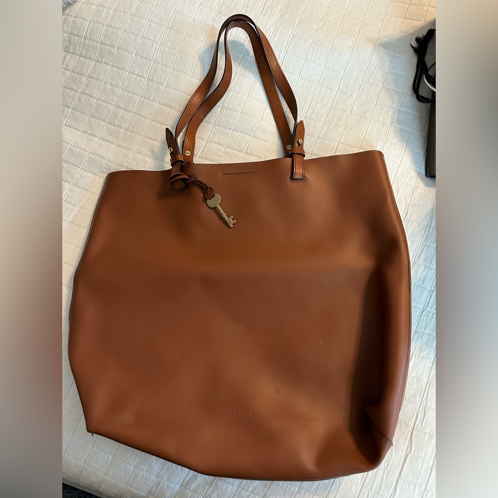 Fossil Brown Leather Tote with Timeless Design